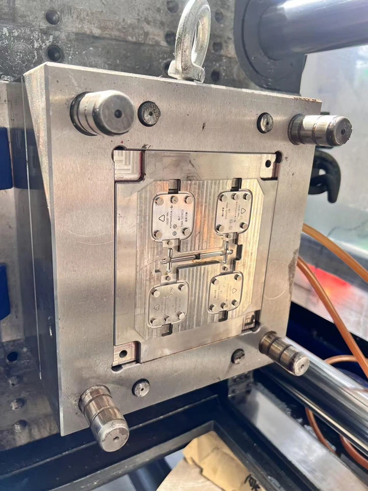 Automotive Parts Screw Plug Injection Mold
